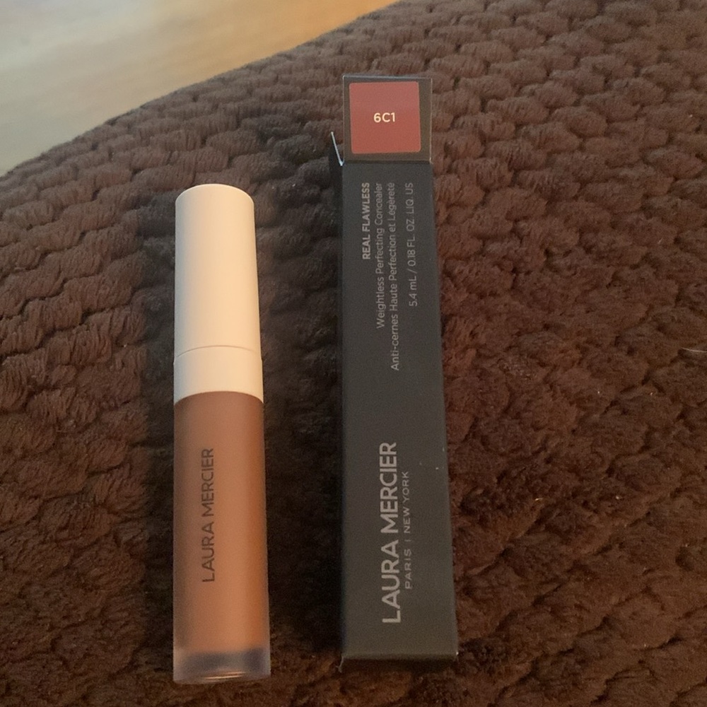 Brand new inbox Color 6c1
 
Real Flawless Weightless Perfecting Serum Concealer